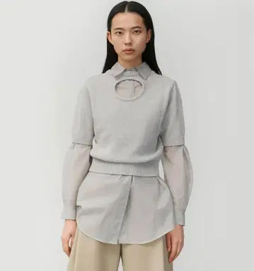 그레이 반팔 니트 등 오픈