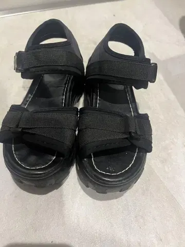 블랙 스포츠 샌들 통굽