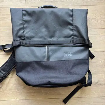 헬리 한센 블랙 백팩 롤탑