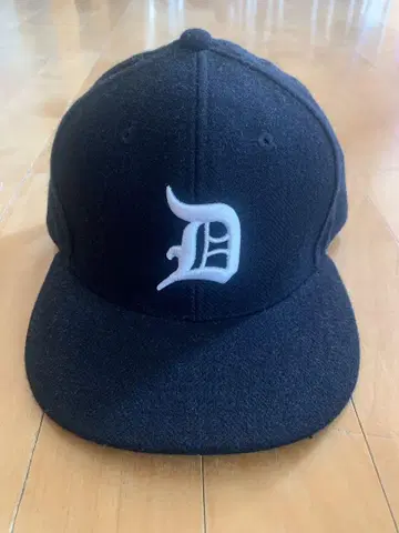 Duffer 더퍼 D 로고 자수 캡 스냅백