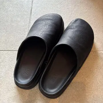 ZARA 블랙 클로그 샌들 41