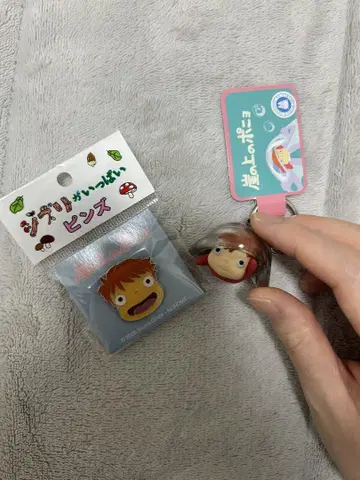 지브리 파크 벼랑 위의 포뇨 핀 배지와 키링 세트