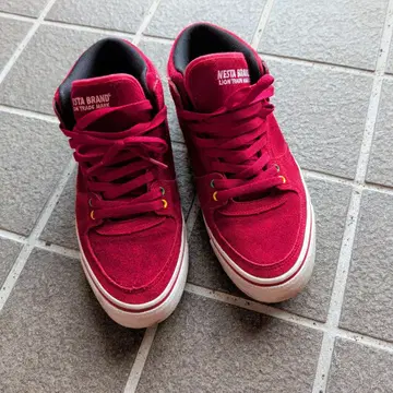 NESTA BRAND & THRASHER 콜라보 스니커즈 네스타