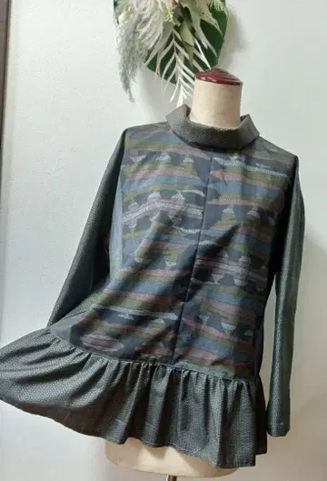 오시마 명주 실크 카모 패턴 프릴 긴팔 튜닉 프리 사이즈입니다.