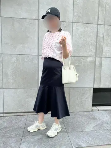 새틴 플레어 스커트