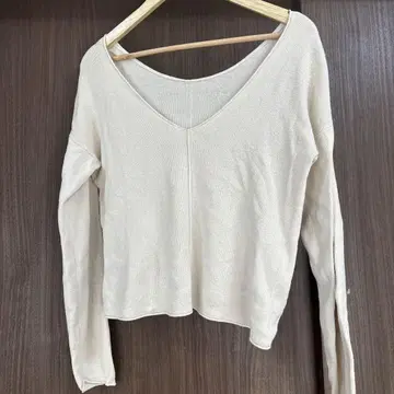 플라주 상의 니트 아이보리