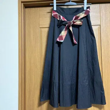 블루 라벨 블랙 컬러 스커트