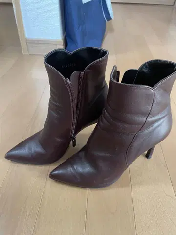 다크 브라운 스틸레토 부티