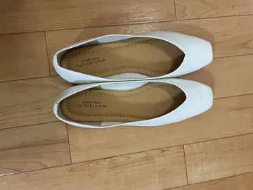뷰티 유스 화이트 플랫 펌프스