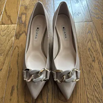 새상품 다이애나 DIANA 그레이지 펌프스 체인 23.5cm