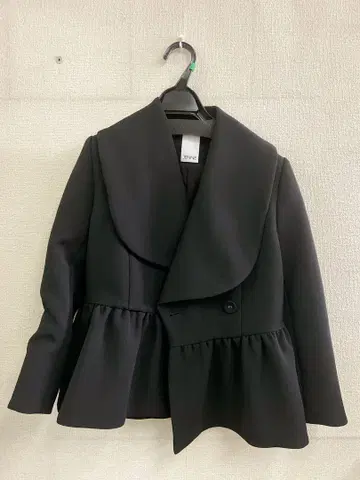# JENNE 입체 페플럼 자켓 M 사이즈
