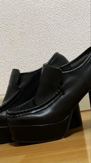 블랙 플랫폼 힐 로퍼