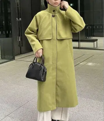 Thevon 페이크 울 파이핑 스탠드 카라 코트