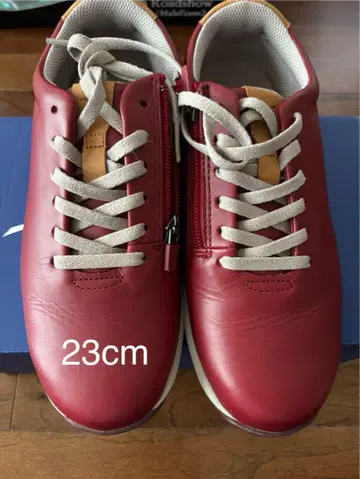 지퍼 달린 레드 스니커즈 23cm