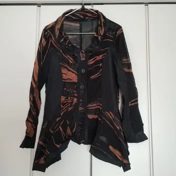 EIKO KONDO 에이코 콘도 올 패턴 긴팔 블라우스 옷깃 와이어