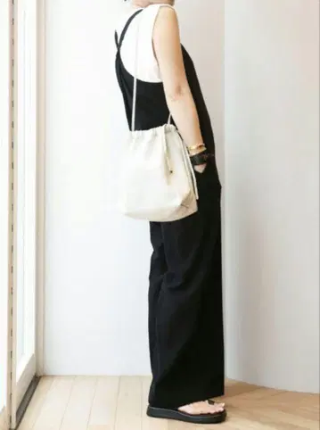 Deuxieme Classe CELERI Medium Pouch 클러치