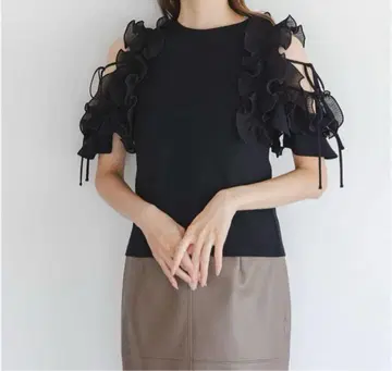 SNIDEL 프릴 디자인 반팔 니트