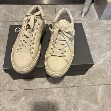 ECCO 베이지 스니커즈 25.5cm