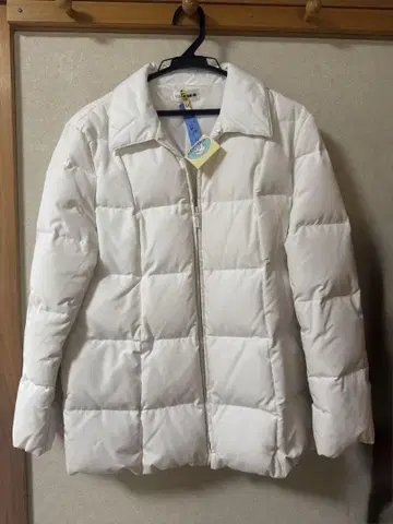 화이트 다운 자켓