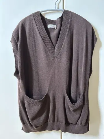 가격 인하 MARGARET HOWELL 브라운 V넥 니트 베스트