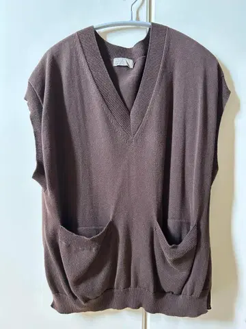 가격 인하 MARGARET HOWELL 브라운 V넥 니트 베스트