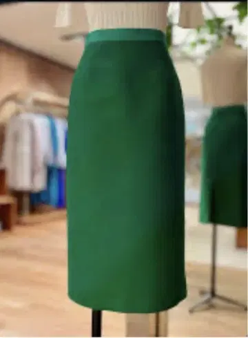 [미사용 새상품] 스트라스부르고 울 실크 미디 기장 스커트