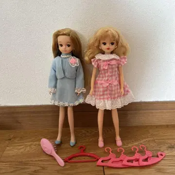 리카짱 인형 2체와 헤어 브러쉬 행거 세트