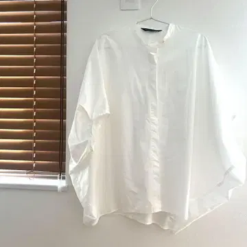 미즈이로 인드 화이트 셔츠