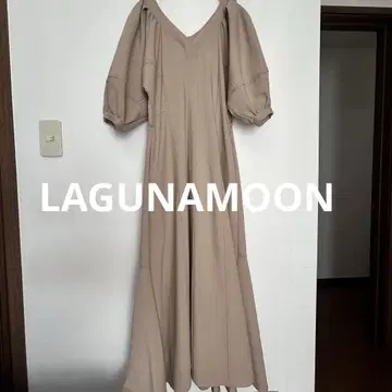 LAGUNAMOON (라구나문) V넥 벌룬 소매 롱 원피스