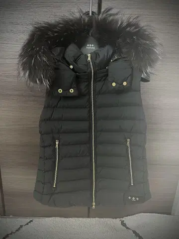 TATRAS 블랙 다운 베스트