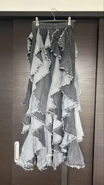 프릴 달린 데님풍 팬츠