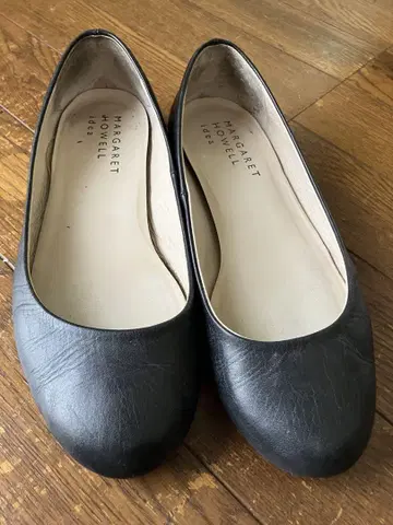 MARGARET HOWELL 블랙 플랫슈즈