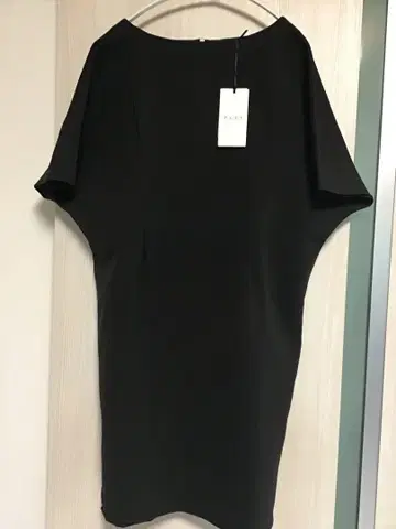 PLST 반팔 블랙 원피스 플라스테