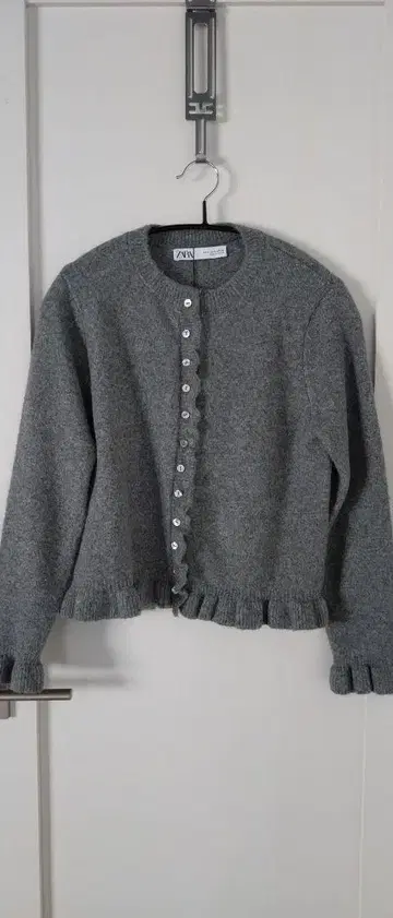 ZARA 프릴 디테일 그레이 가디건 S 사이즈