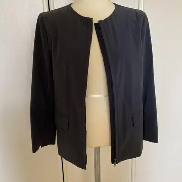 신축성이 좋아 입기 편한 매킨토시 런던의 자켓