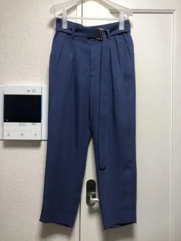 CULLNI 크루니 벨티드 투 턱 테이퍼드 슬랙스 팬츠