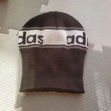 adidas 니트 모자 블랙 화이트