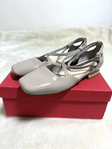 오리엔탈 트래픽 크로스 디자인 플랫 펌프스 베이지 22.5cm