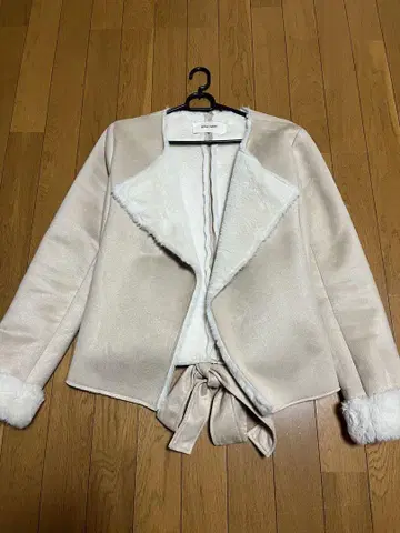 베이지 인조 모피 무스탕 코트