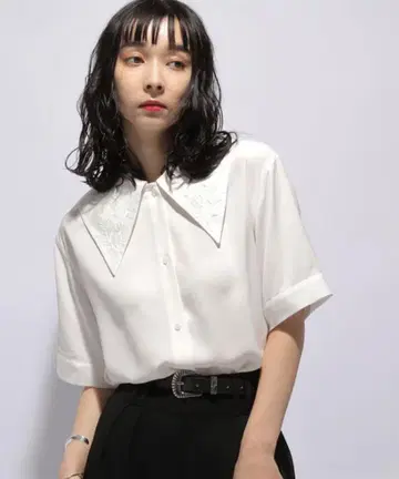 [ HARE ] 자수 빅 칼라 셔츠 화이트