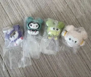 TWICE LOVELYS x SANRIO 마스코트 참