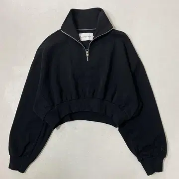Calvin Klein 엠보싱 하프 지퍼 크롭 스웨트 셔츠