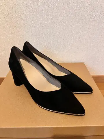 RANDA 24cm 블랙 스웨이드 스틸레토 펌프스