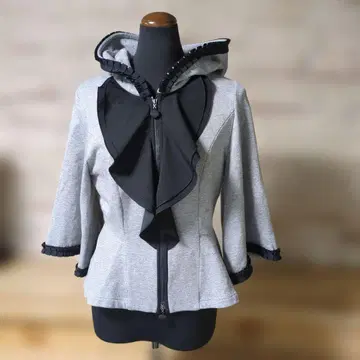 새상품급 TO BE CHIC 프릴 후드 맨투맨 40 사이즈