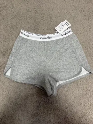 Calvin Klein 그레이 S 사이즈 숏팬츠