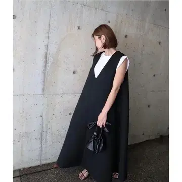 ella selectshop 엠보싱 가공 원피스 블랙