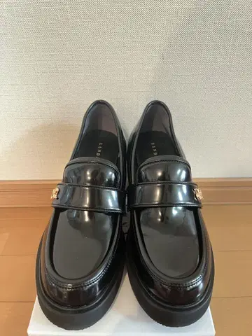 RANDA 모노그램 부품 볼륨 밑창 로퍼
