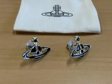 비비안 웨스트우드 귀걸이(양쪽 귀용) 블랙 사이즈:2.5cm