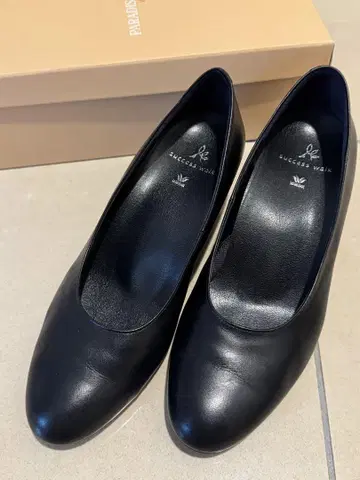 컨디션 최상 와코루 서세스워크 블랙 24 펌프스 블랙 힐 5cm