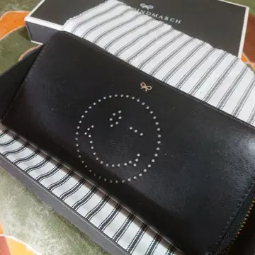 ANYA HINDMARCH 스마일리 장지갑 블랙 고품질